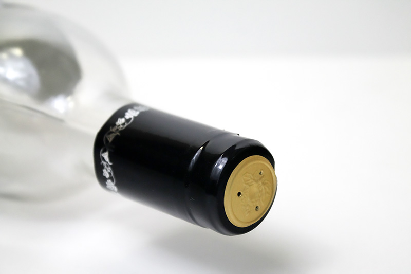 Heat Shrink cap:black with silver grapes 500 count